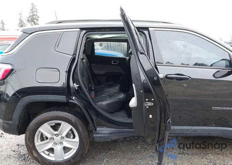 2022 Jeep Compass Latitude 4X4 z USA, uszkodzony, nr VIN 3C4NJDBB8NT102486